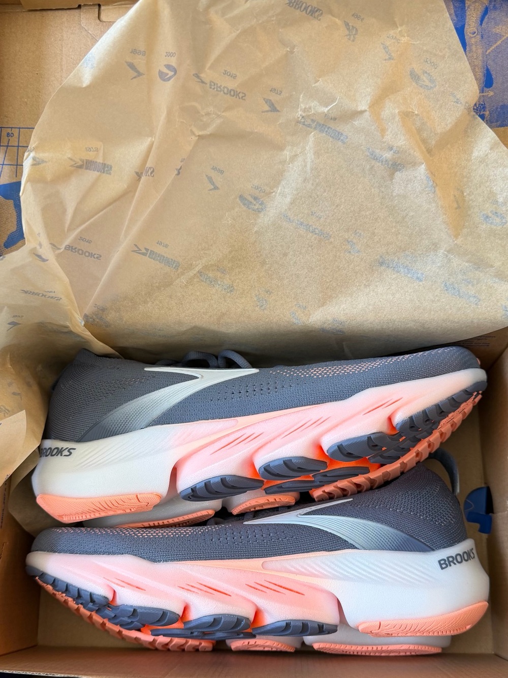 Brooks new grey/peach/orange Glycerin Flex sneakers— Size 8